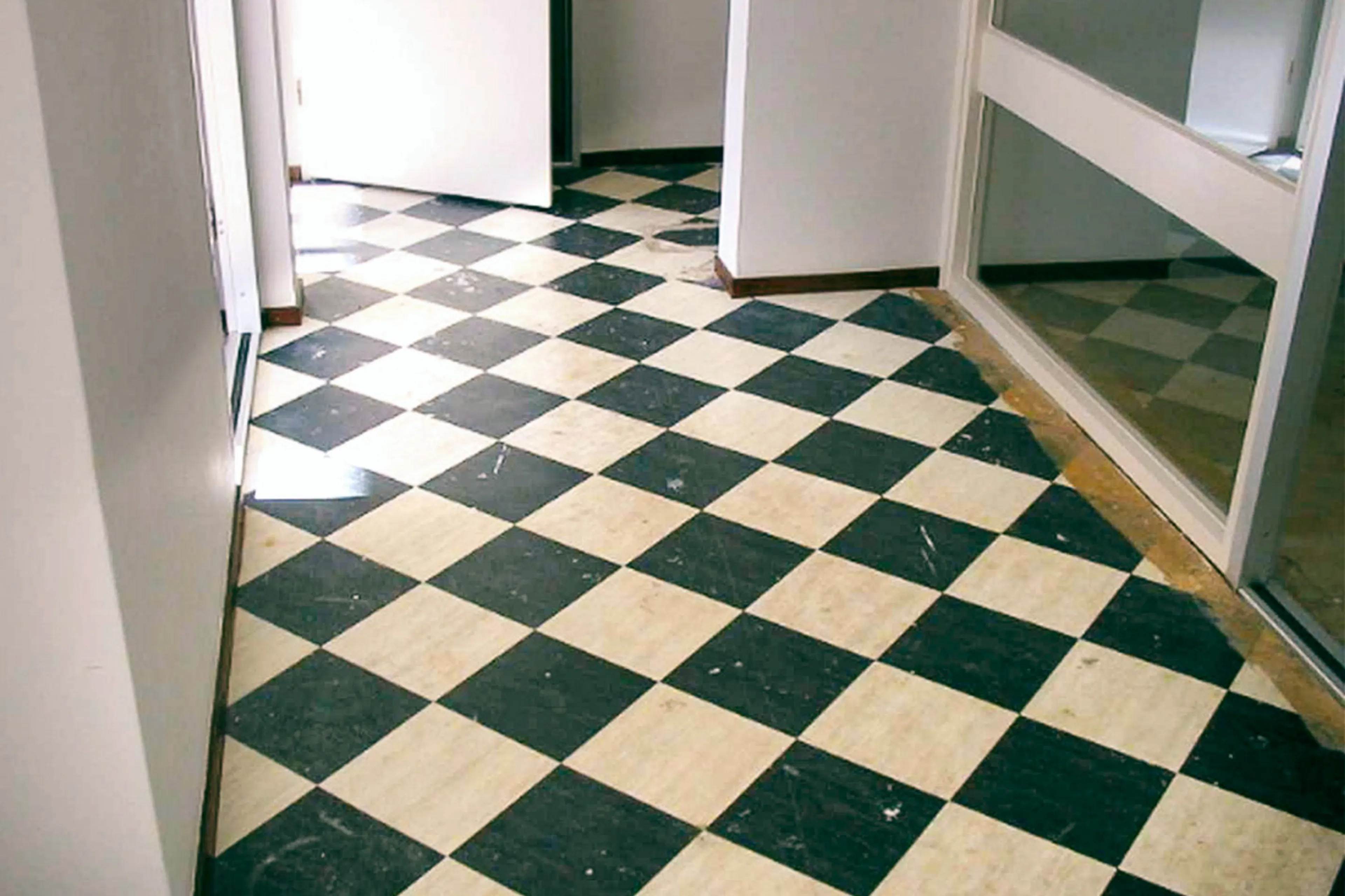 Asbest vinyl tegels. Asbest in en om het huis.