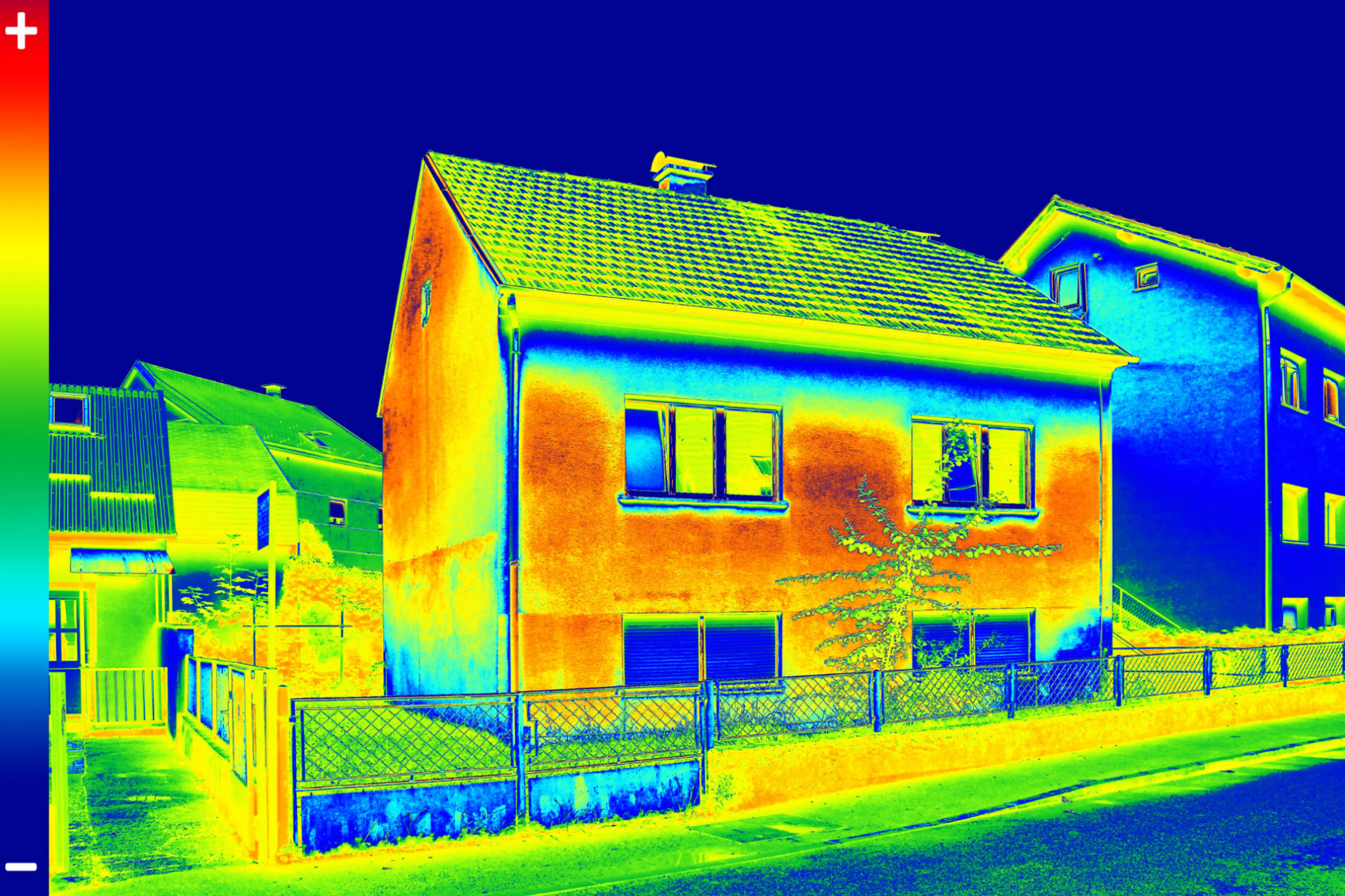 Warmtefoto van een huis. Maak warmtebeelden.