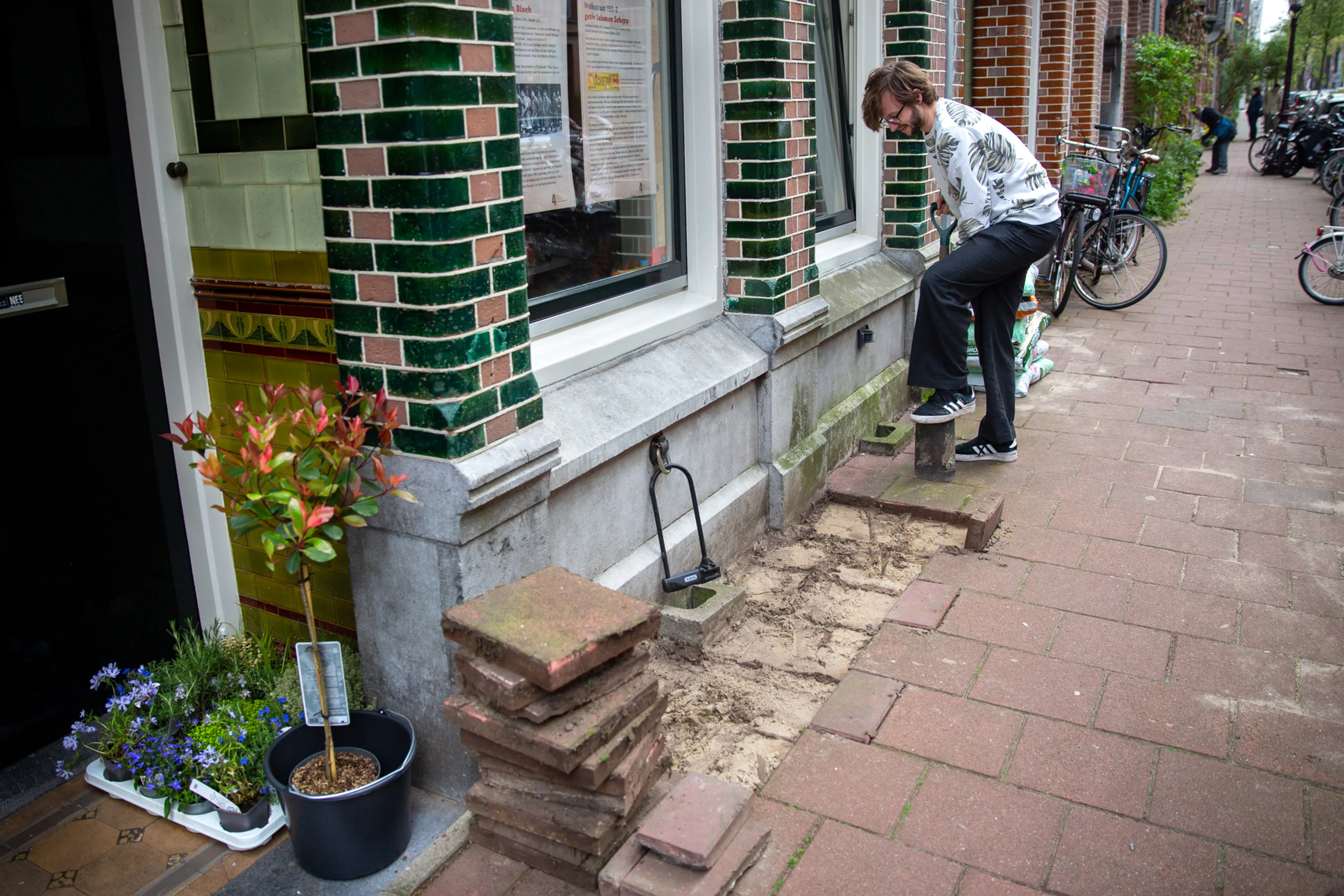 Tegels wippen voor geveltuin