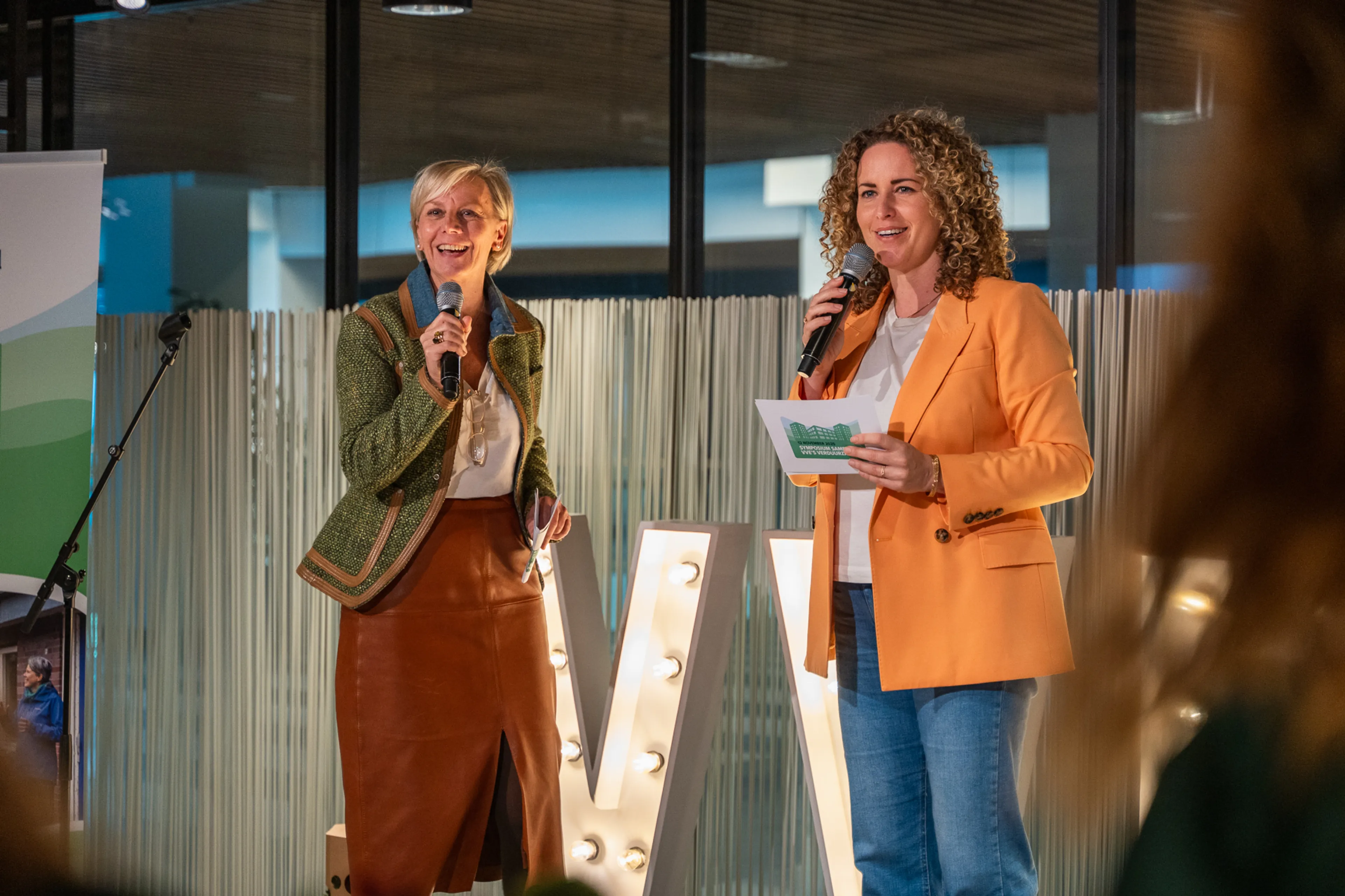 Ika van de Pas (directeur Milieu Centraal) en Suze Gehem (dagvoorzitter)