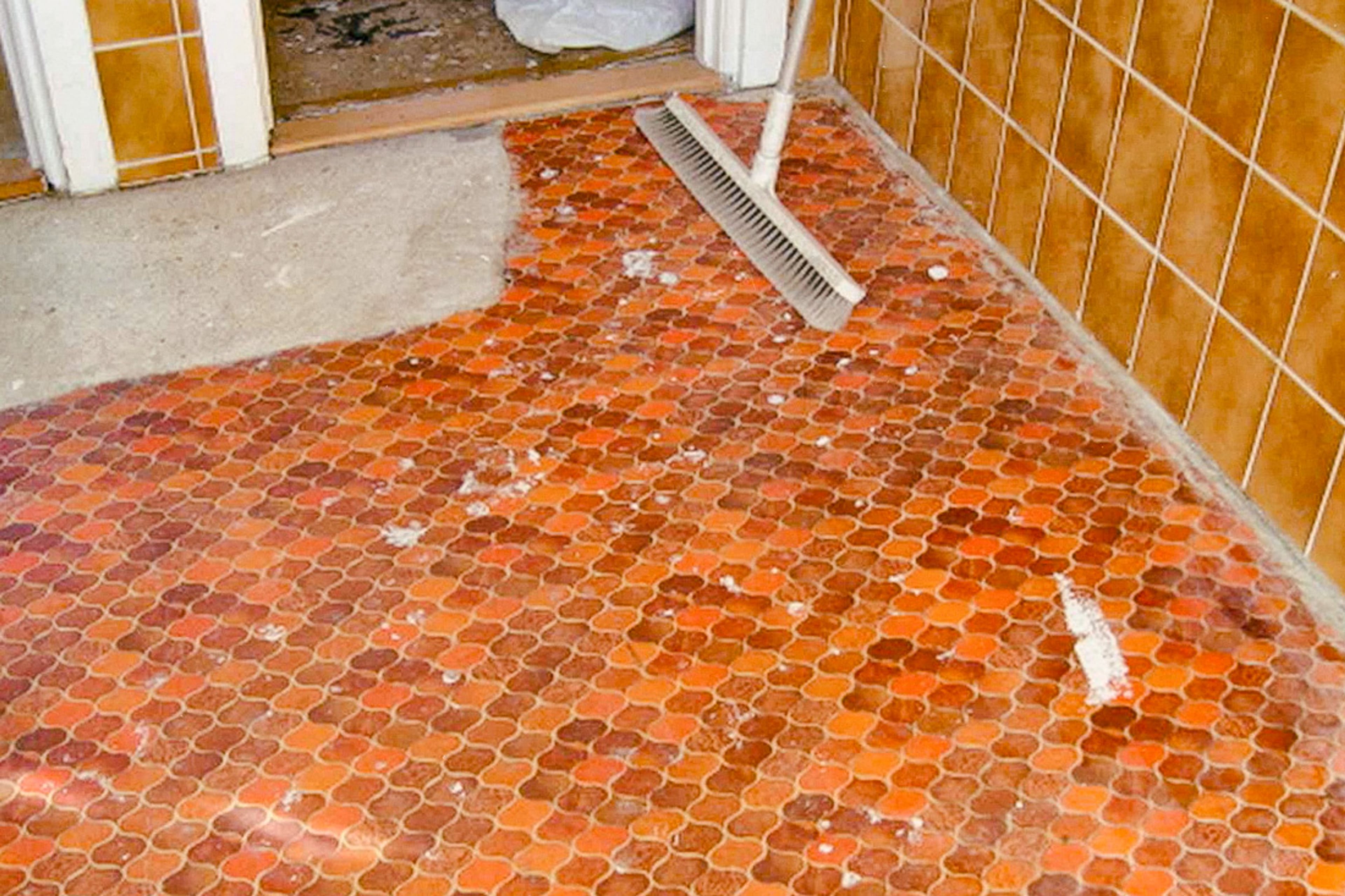 Asbest vloerzeil 2 en bezem. Asbest in en om het huis.