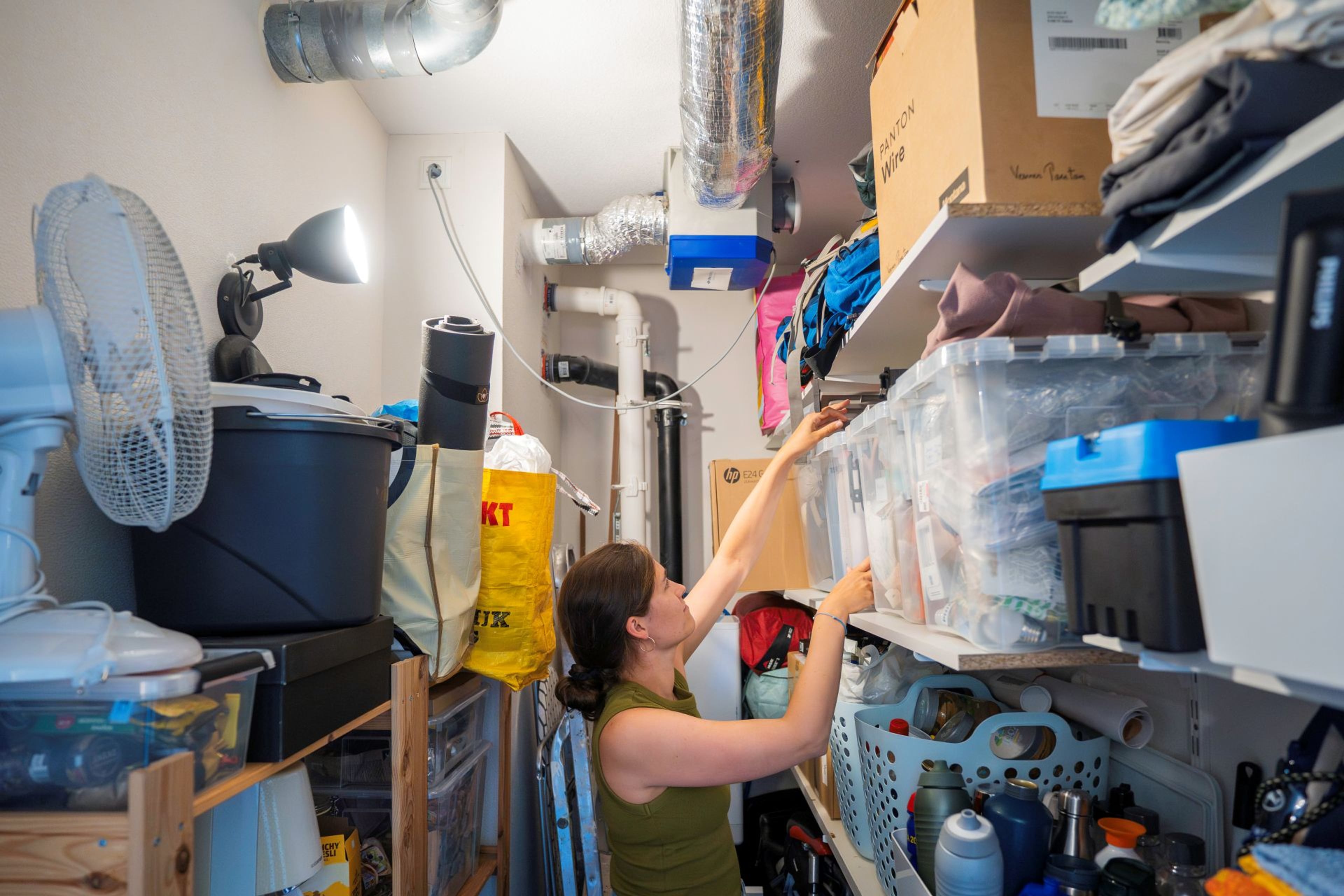 Mechanische ventilatie in een berging van een appartementengebouw