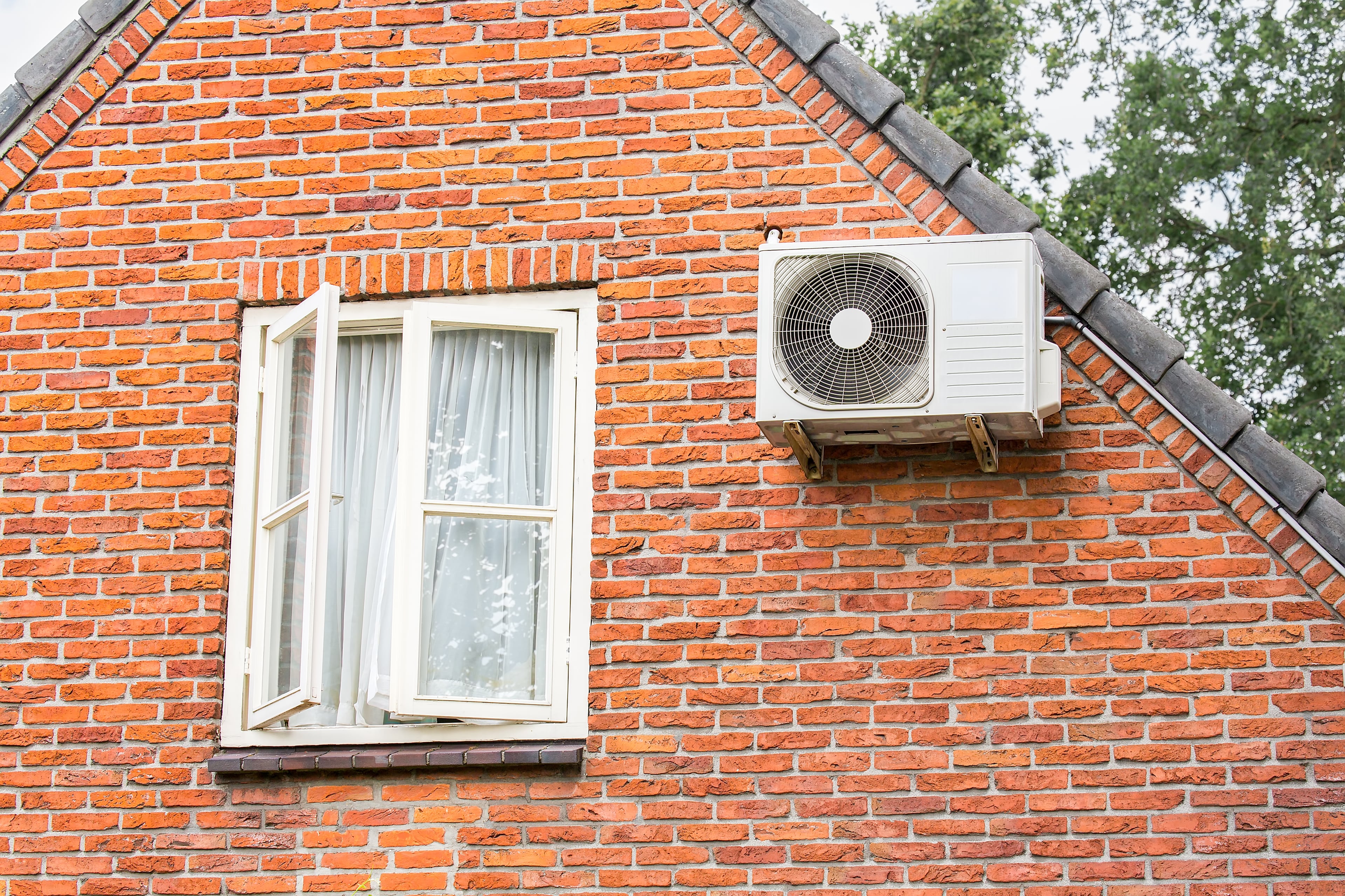 Airco buitenunit. Buitenunit airco geeft minder geluidsoverlast.