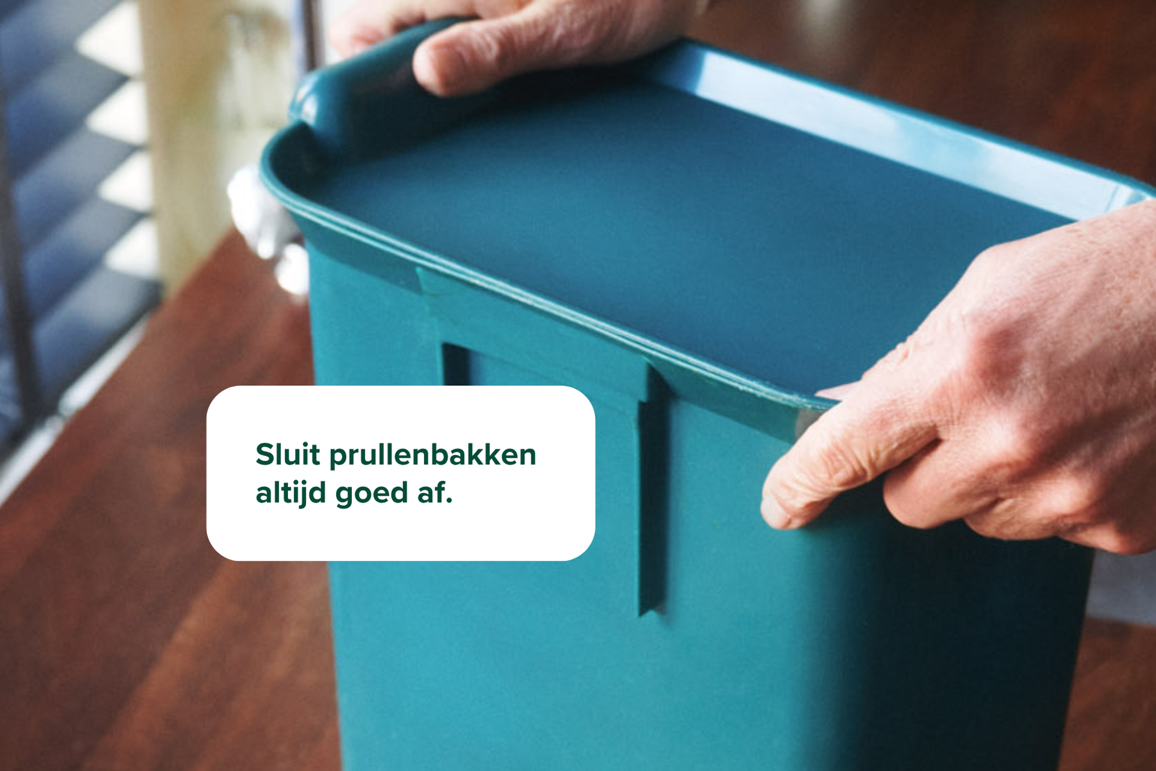 Sluit prullenbakken altijd goed af.