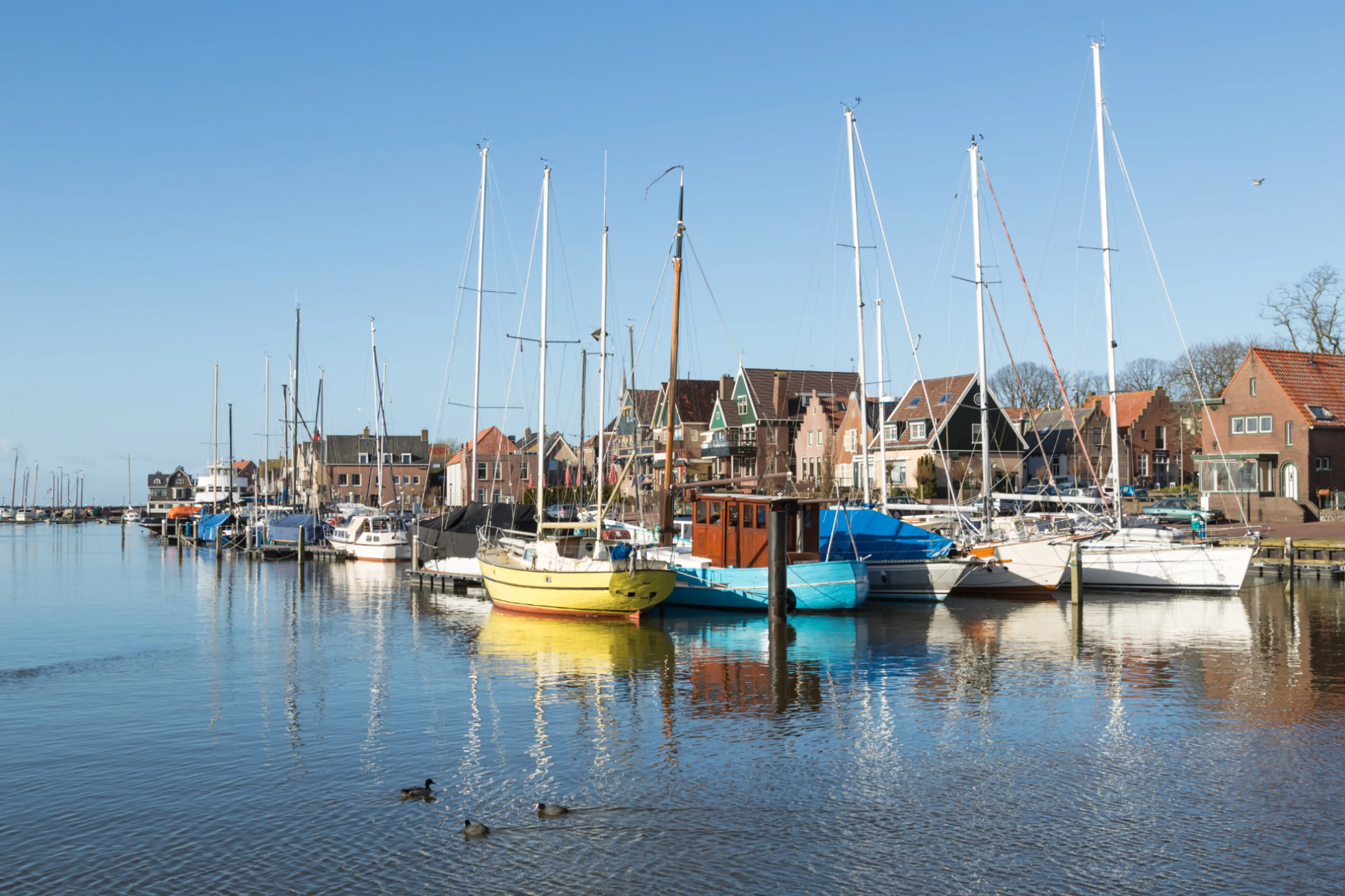 Boten in de haven. Tips voor milieuvriendelijk bootonderhoud.