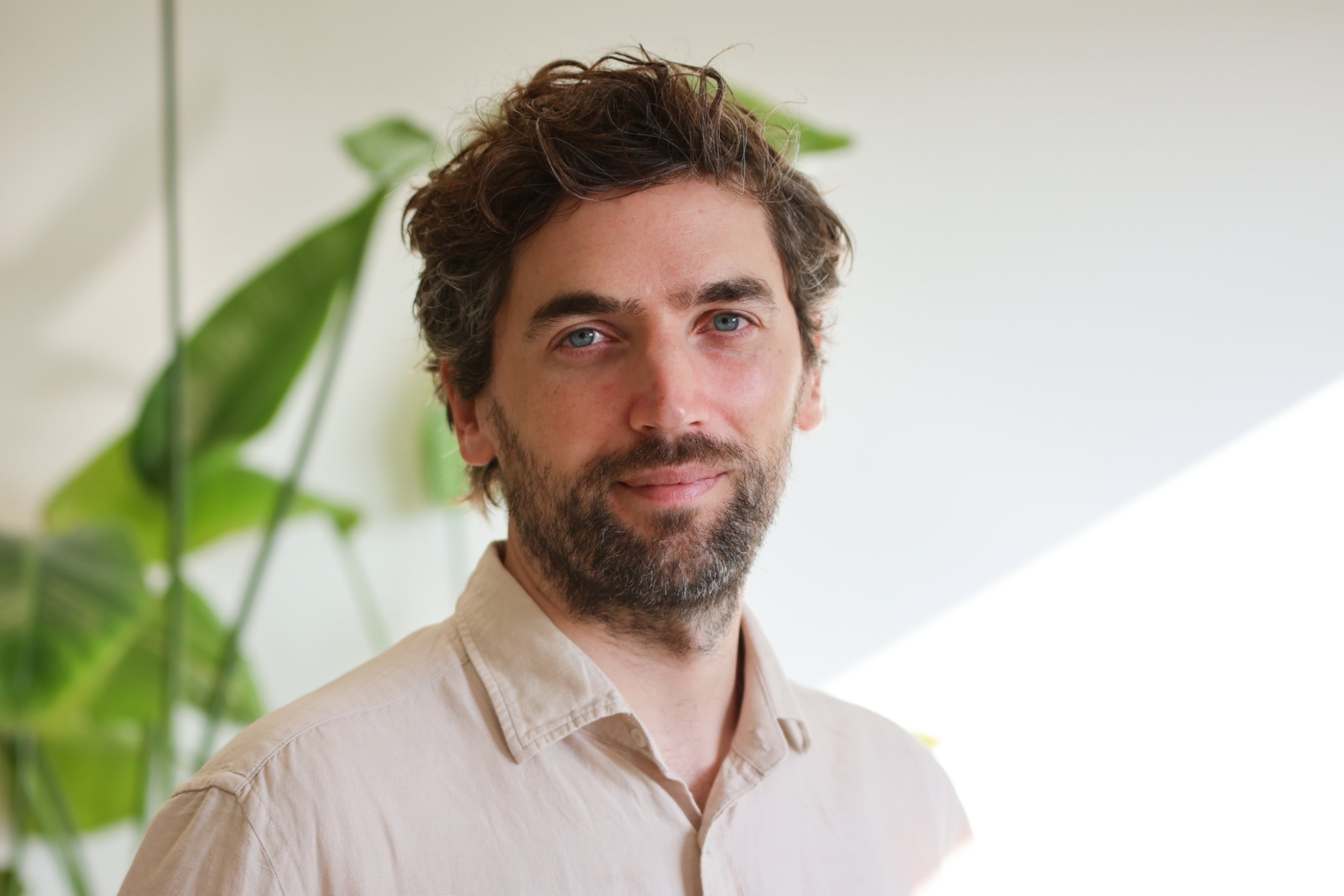 Portretfoto van Niek Loman, senior communciatieadviseur bij Milieu Centraal
